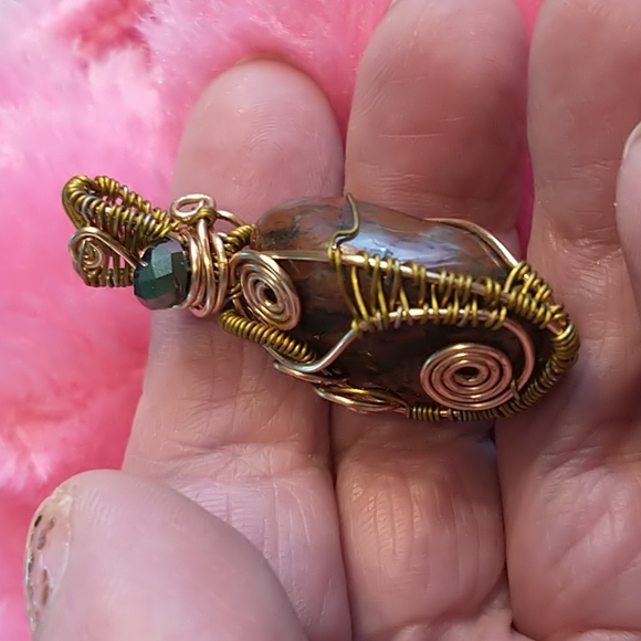 NWT Handcrafted Garnet Stone Pendant - Picture 4 of 4